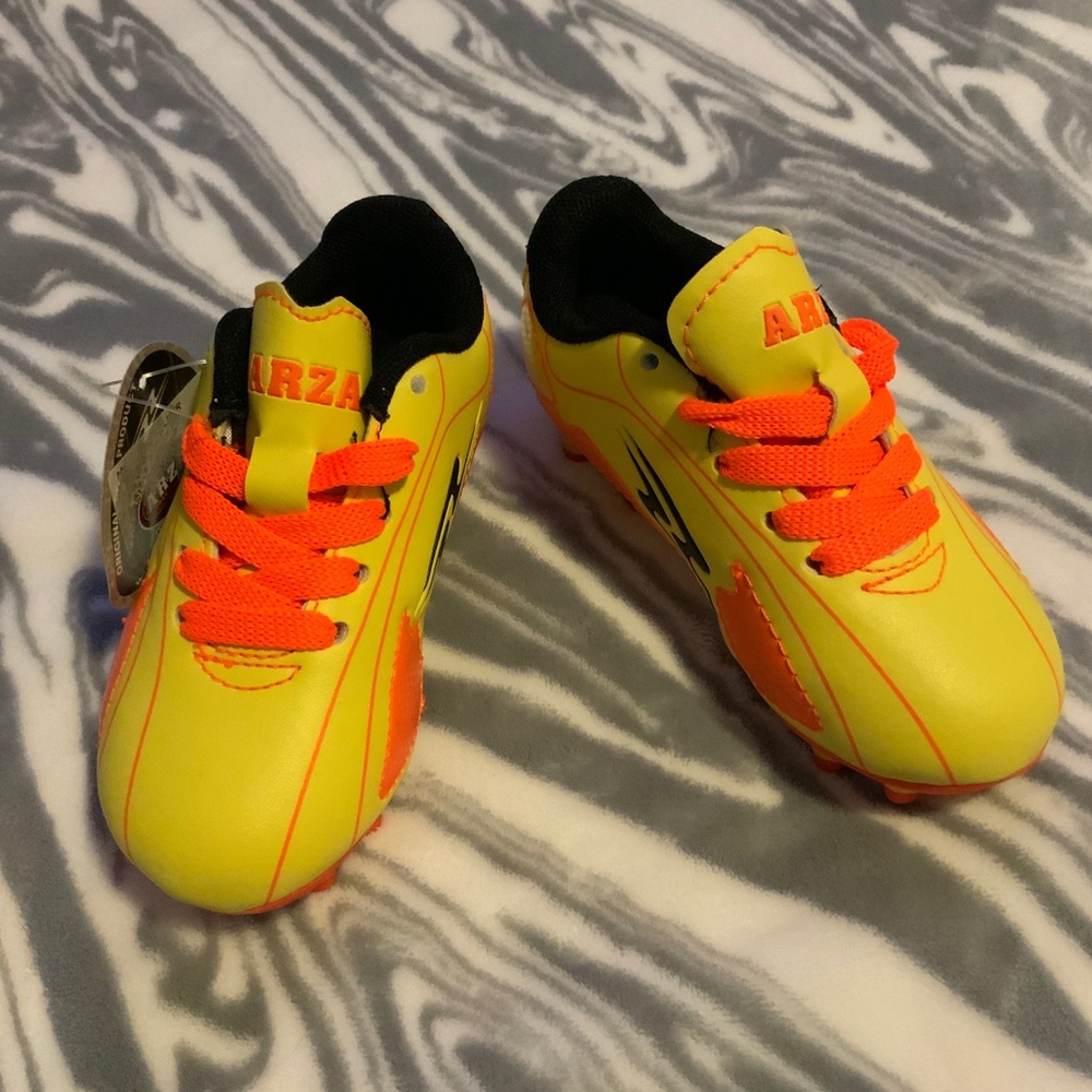 Toddler cleats, boy, or a girl new